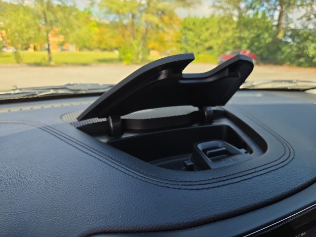 Used 2019 Jeep Cherokee Limited AWD/4WD image 29