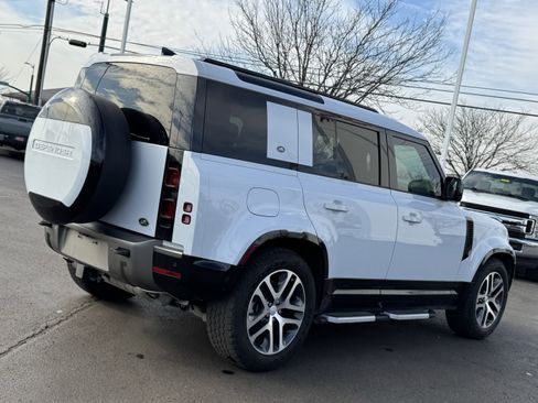 Used 2023 Land Rover Defender 110 X-Dynamic SE image 15