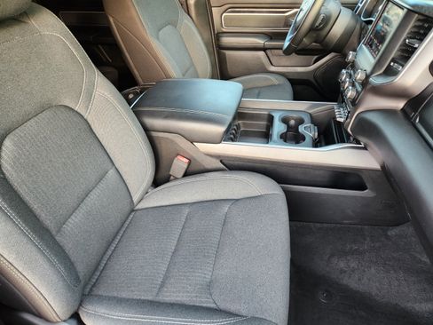 Used 2019 RAM 1500 4x4 Crew Cab image 7
