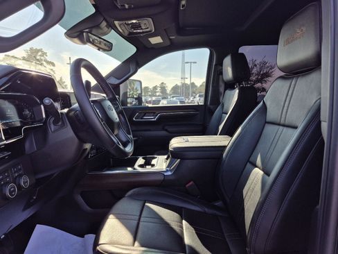 Used 2024 Chevrolet Silverado 2500 High Country w/ High Country Premium Package image 16