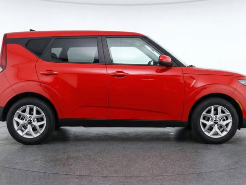 Used 2025 Kia Soul LX w/ LX Technology Package image 11