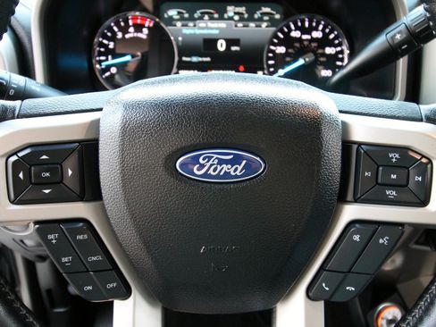 Used 2017 Ford F250 Lariat w/ Lariat Ultimate Package AWD/4WD image 27