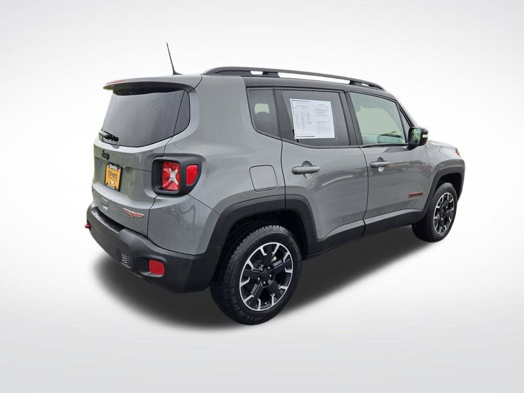 Used 2023 Jeep Renegade Trailhawk w/ Trailhawk Elite Group AWD/4WD image 3