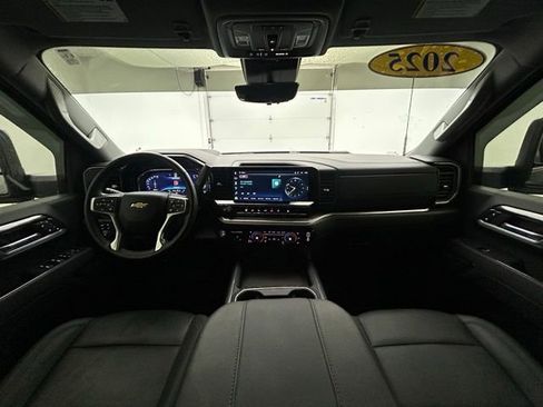 Used 2025 Chevrolet Silverado 2500 LTZ w/ LTZ Premium Package image 2