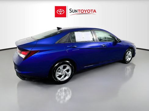 Used 2023 Hyundai Elantra SE w/ Cargo Package FWD image 4