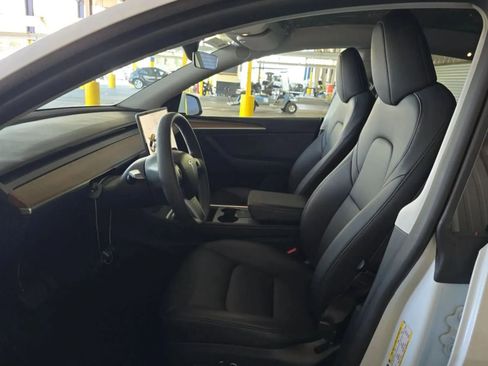 Used 2024 Tesla Model Y Long Range AWD/4WD image 3