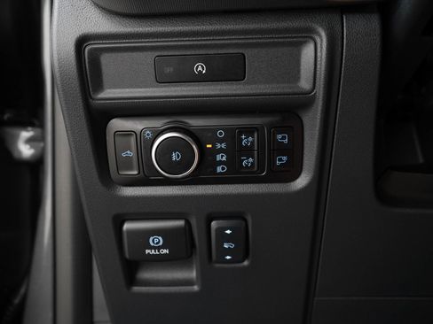 Used 2025 Ford F150 Lariat AWD/4WD image 27