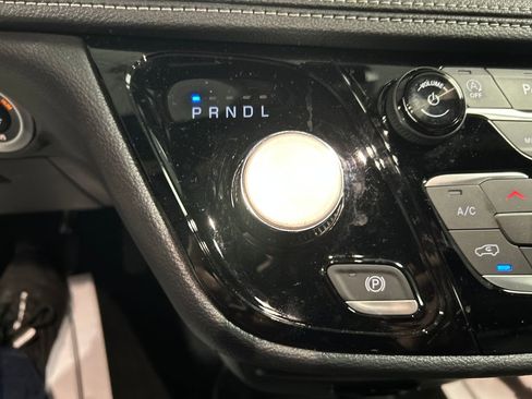 Used 2024 Chrysler Pacifica Touring-L w/ S Appearance Package image 20