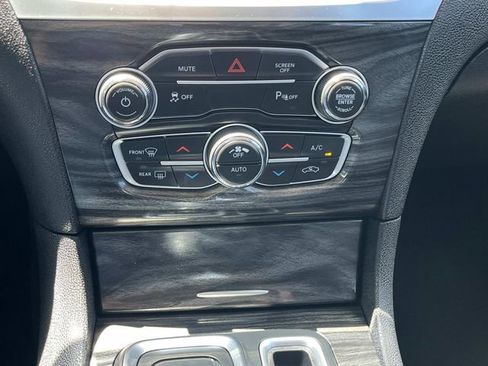 Used 2022 Chrysler 300 Touring L w/ Popular Equipment Group RWD image 33