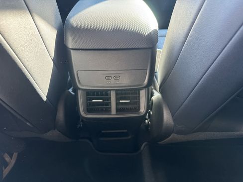 Used 2025 Chevrolet Equinox LT w/ Convenience Package II image 35