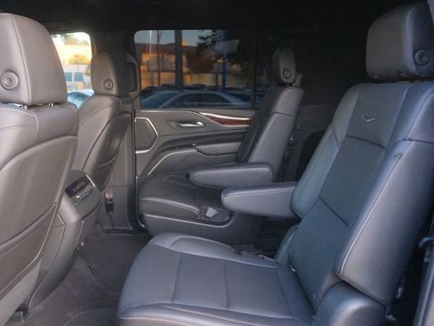 Used 2022 Cadillac Escalade ESV Luxury image 38