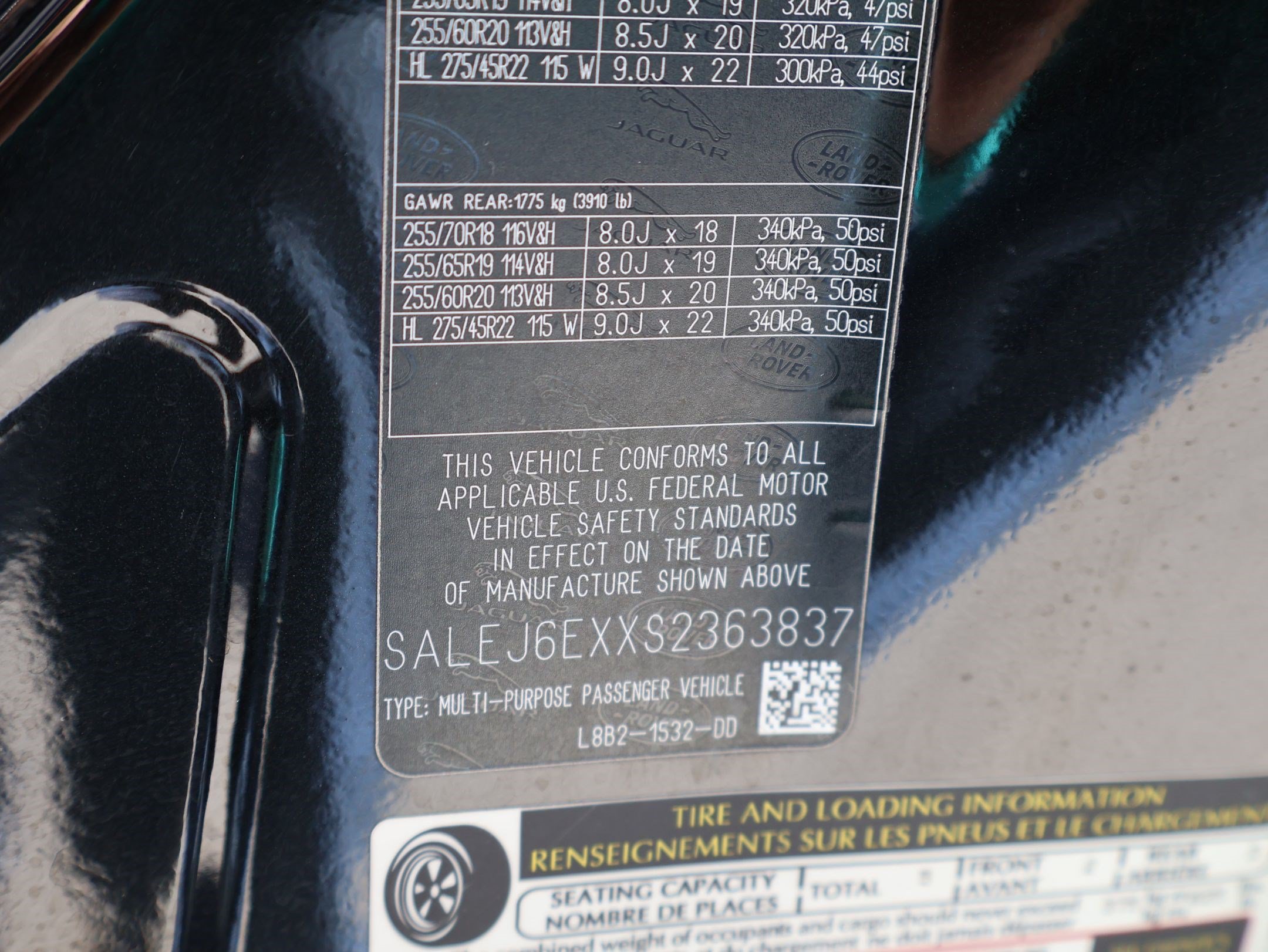 Used 2025 Land Rover Defender 90 S AWD/4WD image 36