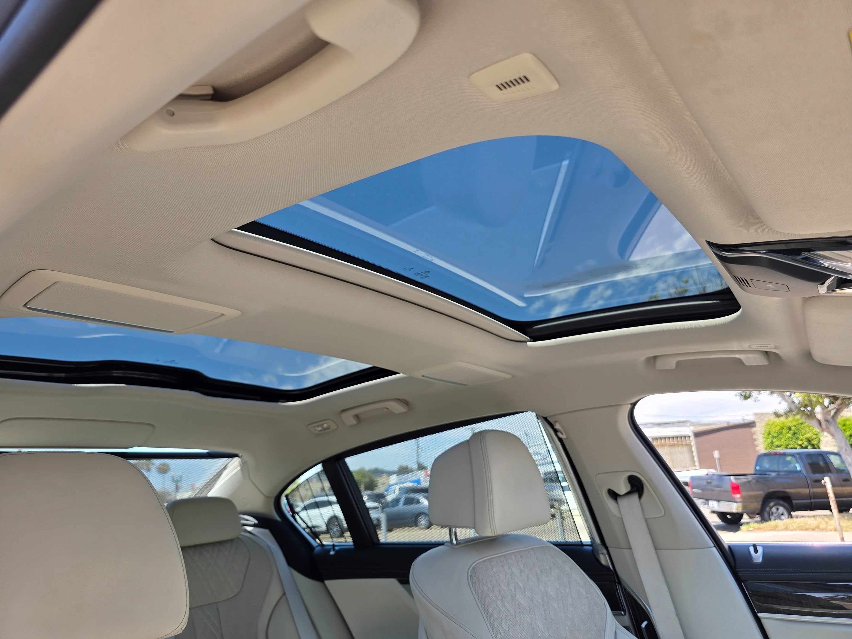 Used 2016 BMW 740i RWD image 11