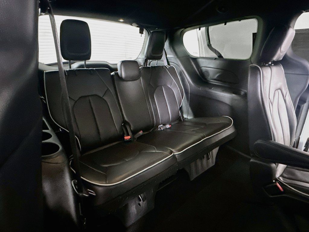 Used 2025 Chrysler Pacifica Limited FWD image 15