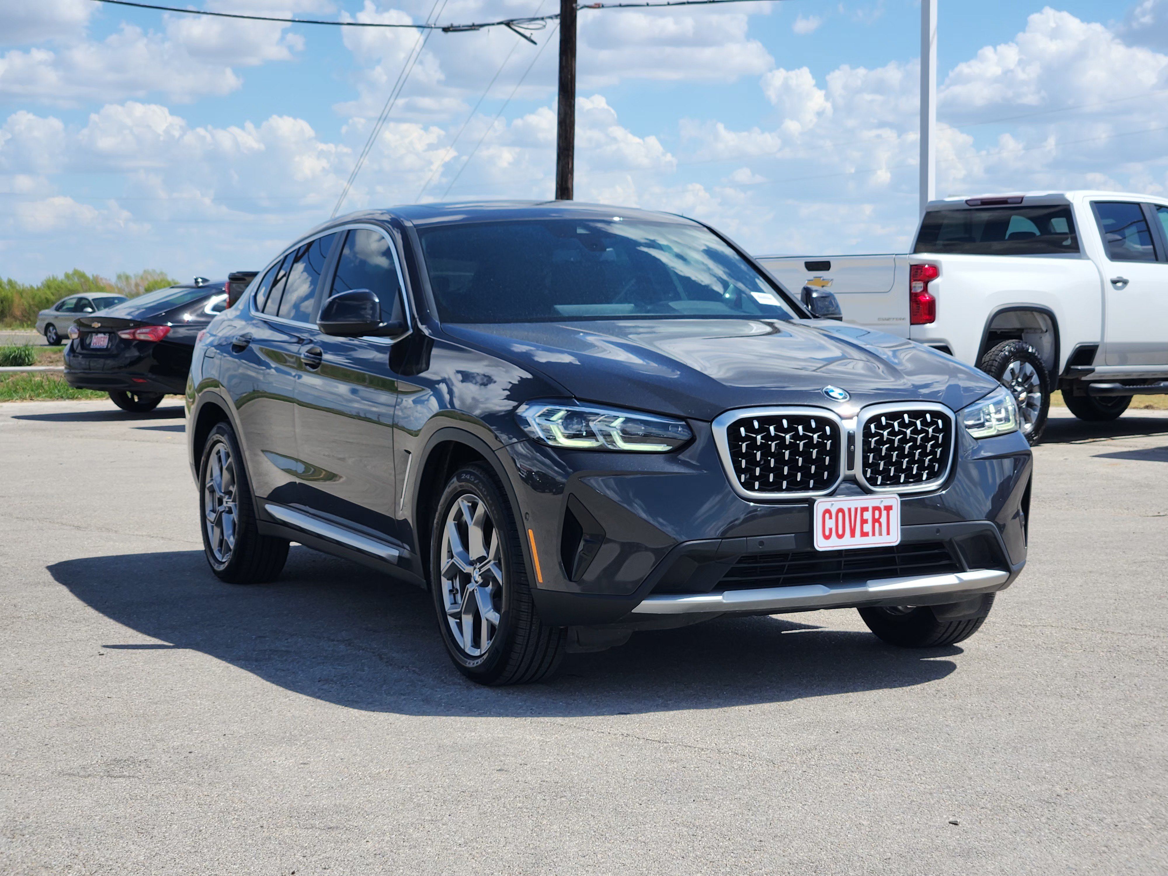 Used 2024 BMW X4 xDrive30i w/ Parking Assistance Package AWD/4WD image 3