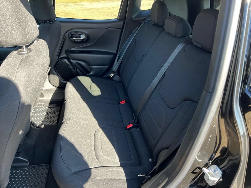 Used 2022 Jeep Renegade Latitude AWD/4WD image 19