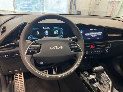 New 2025 Kia Niro EX Touring image 14