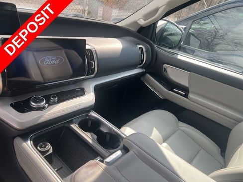 Used 2025 Ford Expedition Active image 6