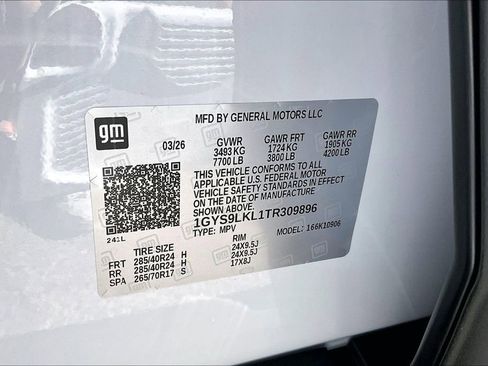 New 2026 Cadillac Escalade ESV Luxury w/ LPO, Radiant Package AWD/4WD image 13