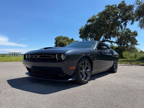Used 2019 Dodge Challenger R/T RWD image 2