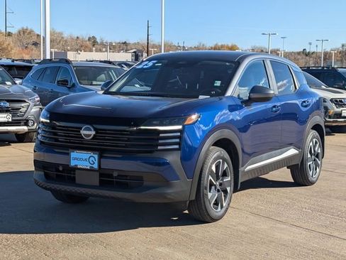 Used 2025 Nissan Kicks SV w/ Illumination Package image 9