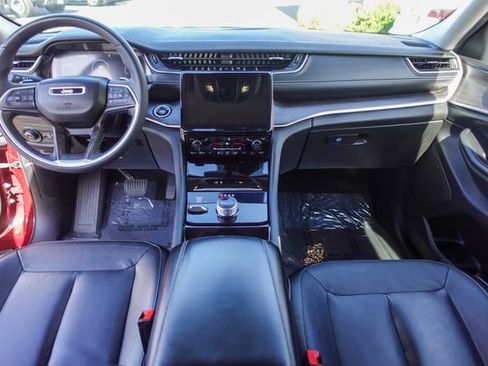 Used 2023 Jeep Grand Cherokee Limited image 24