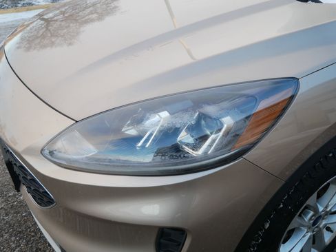 Used 2020 Ford Escape SE image 16