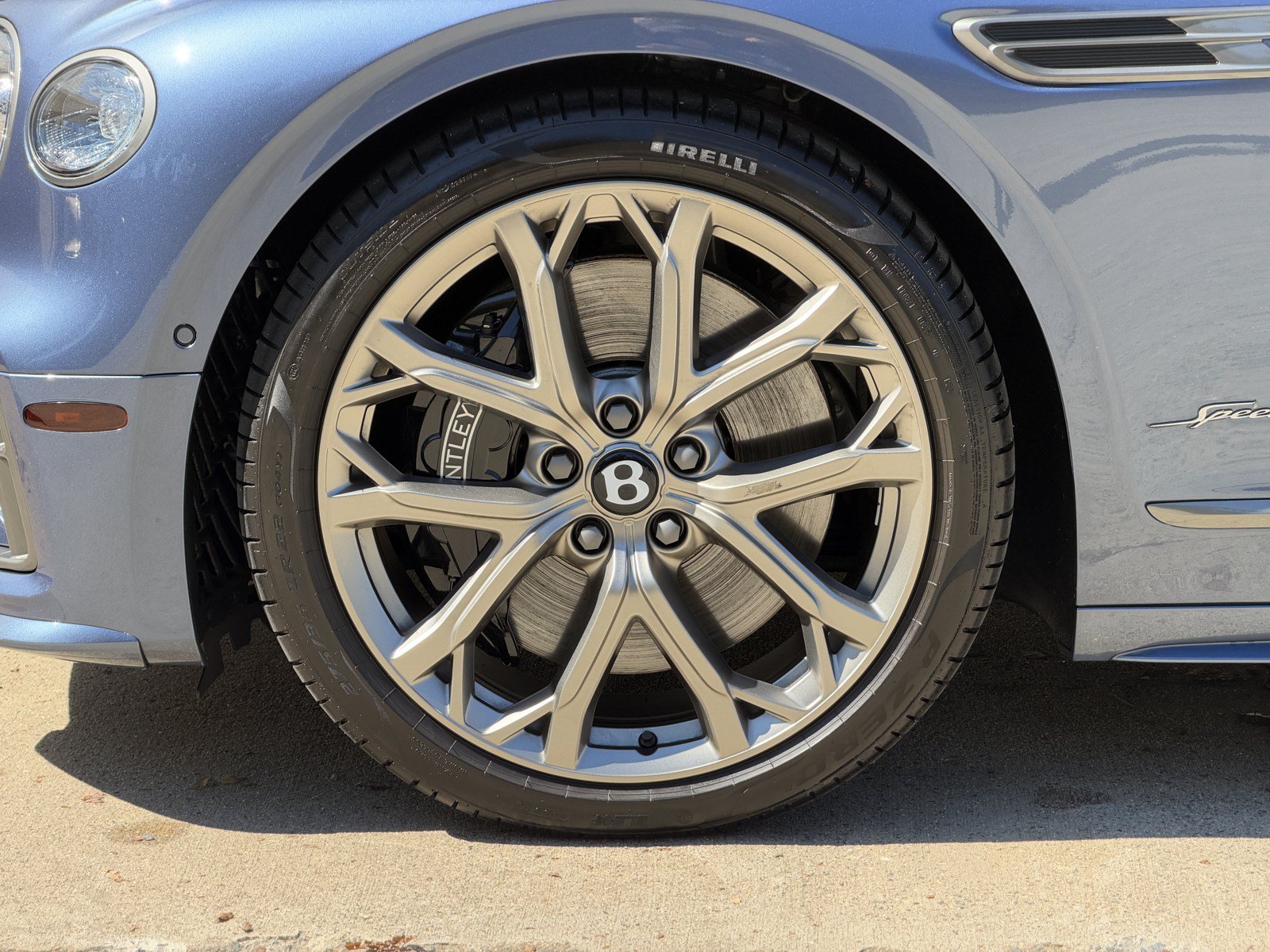 Certified 2025 Bentley Flying Spur Plug-In Hybrid AWD/4WD image 6