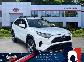 Used 2023 Toyota RAV4 SE video 1