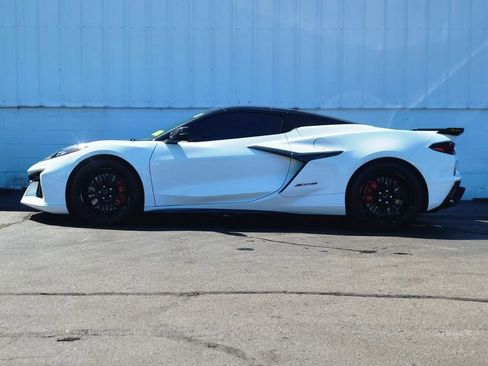 Used 2024 Chevrolet Corvette Z06 RWD image 2
