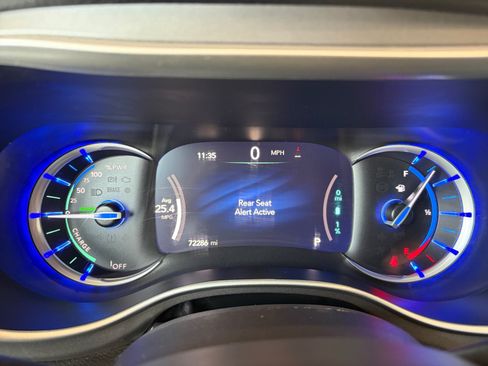 Used 2024 Chrysler Pacifica Limited FWD image 19
