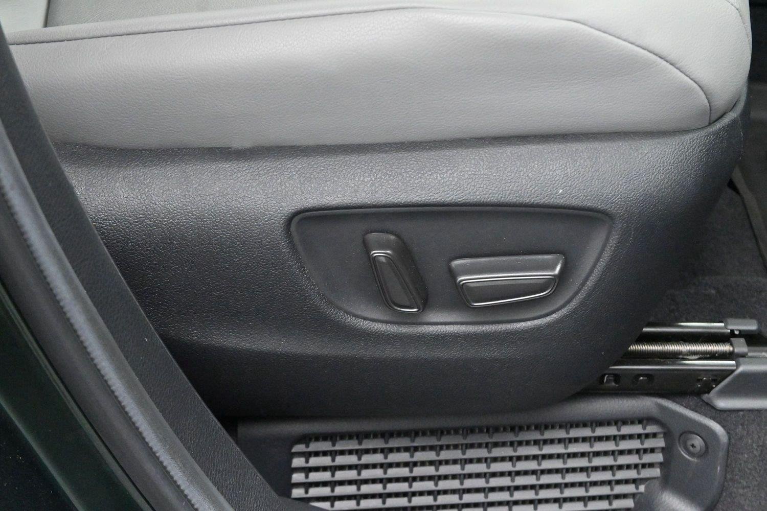 Used 2025 Toyota Sienna XLE FWD image 33