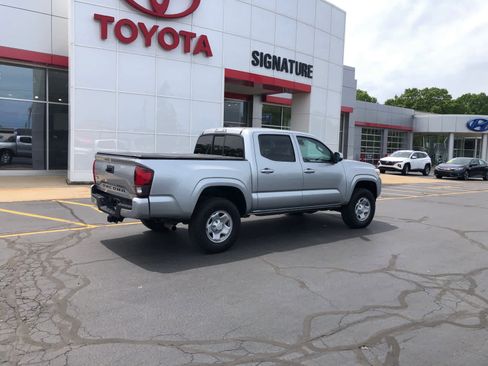 Used 2022 Toyota Tacoma SR AWD/4WD image 2