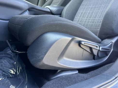 Used 2025 Honda HR-V LX image 15