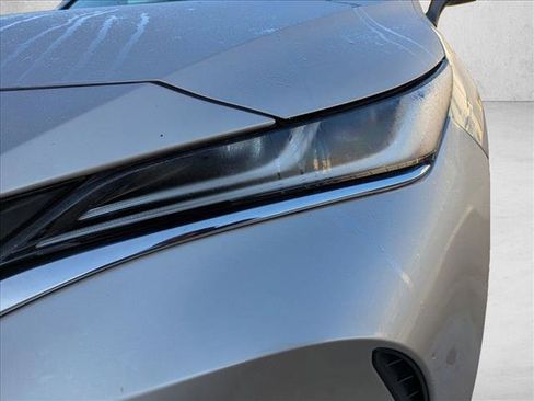 Certified 2023 Toyota Venza LE image 9