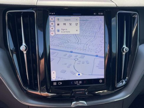 Used 2022 Volvo XC60 B5 Momentum image 11