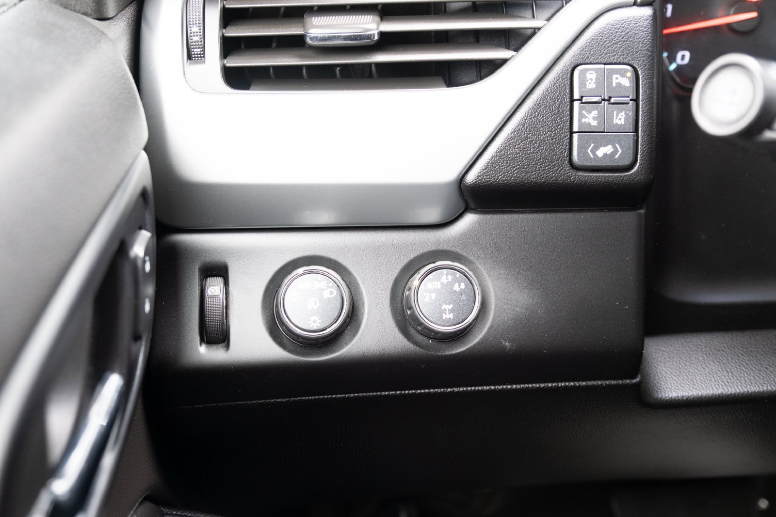 Used 2015 Chevrolet Suburban LTZ AWD/4WD image 9