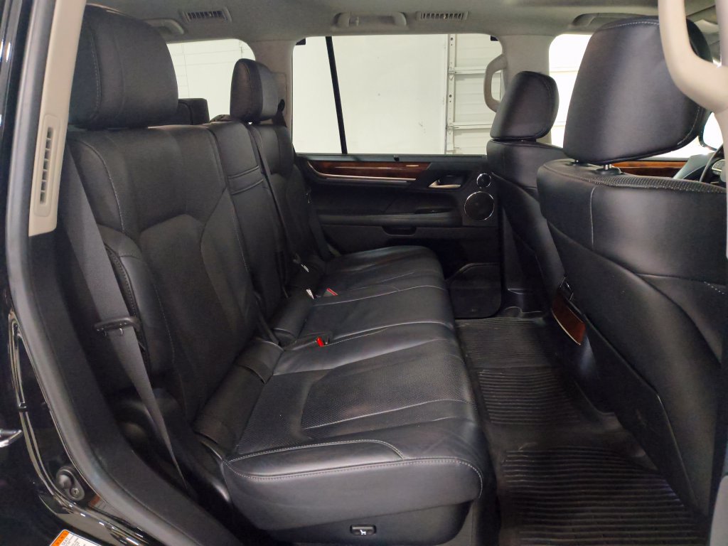 Used 2016 Lexus LX 570 4WD w/ Luxury Package image 13