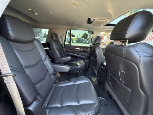 Used 2017 Cadillac Escalade Premium Luxury RWD image 28