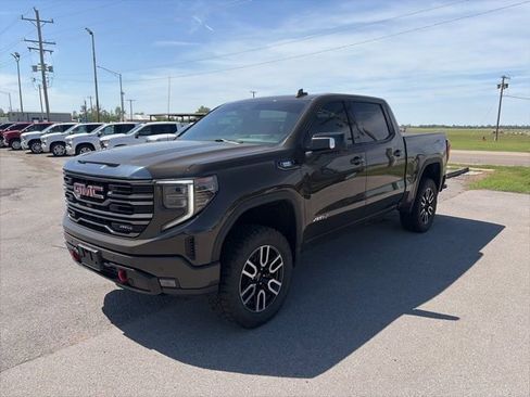 Used 2023 GMC Sierra 1500 AT4 w/ Technology Package AWD/4WD image 2