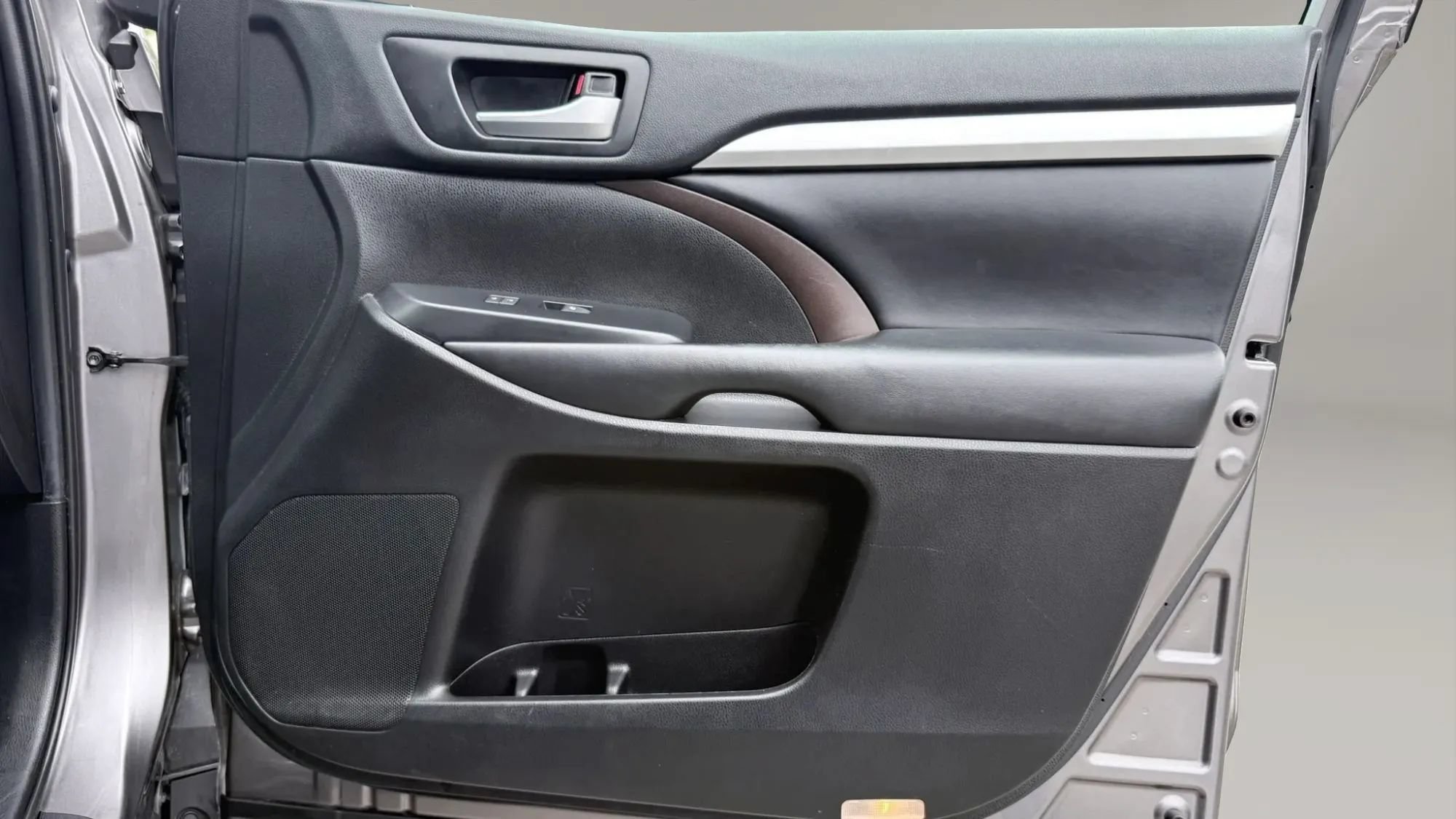 Used 2019 Toyota Highlander XLE AWD/4WD image 12