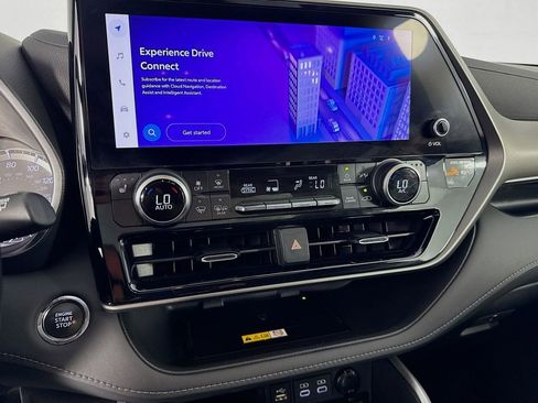 Used 2023 Toyota Highlander XLE image 18