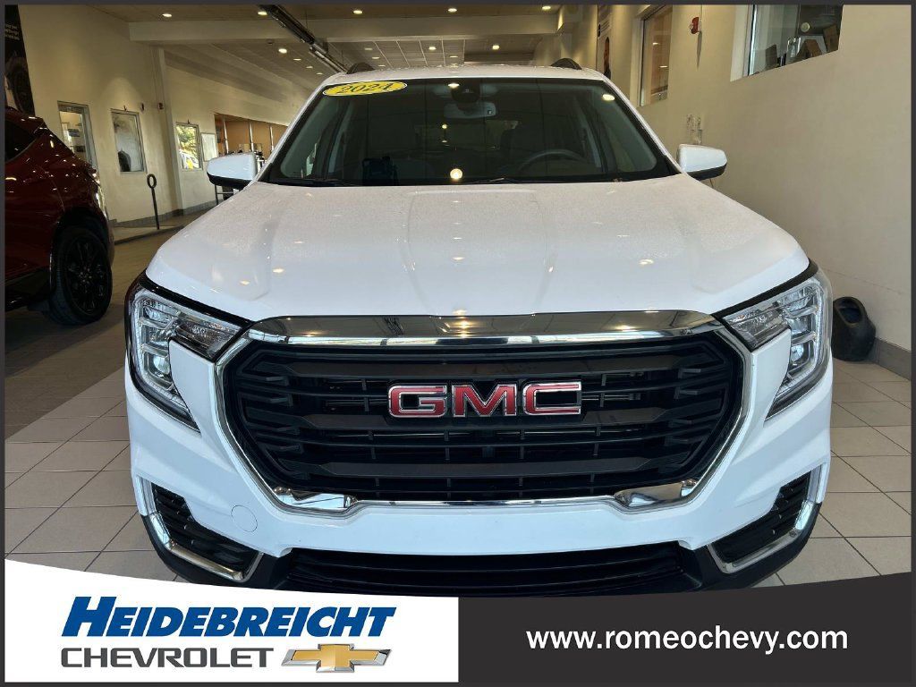 Used 2024 GMC Terrain SLE w/ Driver Convenience Package FWD image 38