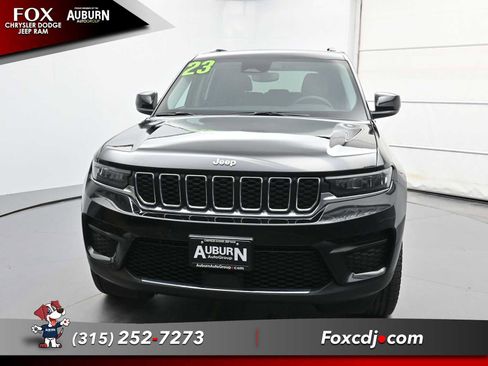 Used 2023 Jeep Grand Cherokee Laredo w/ Luxury Tech Group I image 3