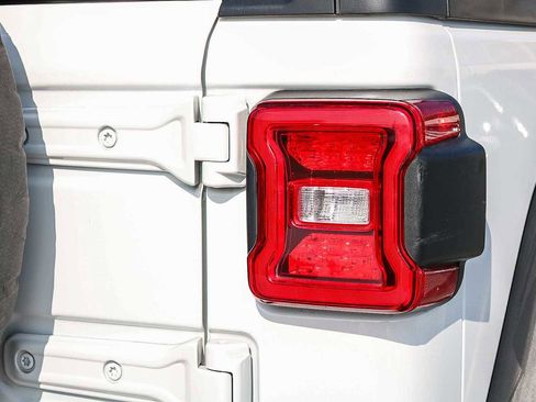 Used 2018 Jeep Wrangler Rubicon image 12