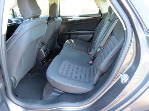 Used 2020 Ford Fusion SE FWD image 16