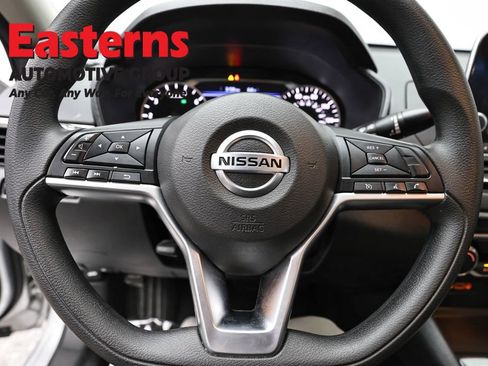 Used 2022 Nissan Altima 2.5 SV FWD image 10