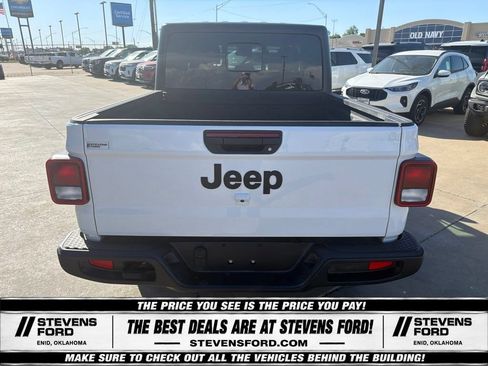 Used 2025 Jeep Gladiator Sport AWD/4WD image 9