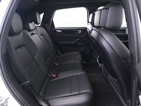 Certified 2022 Porsche Cayenne E-Hybrid image 18