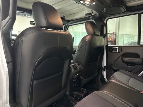 Used 2023 Jeep Gladiator Sport AWD/4WD image 46